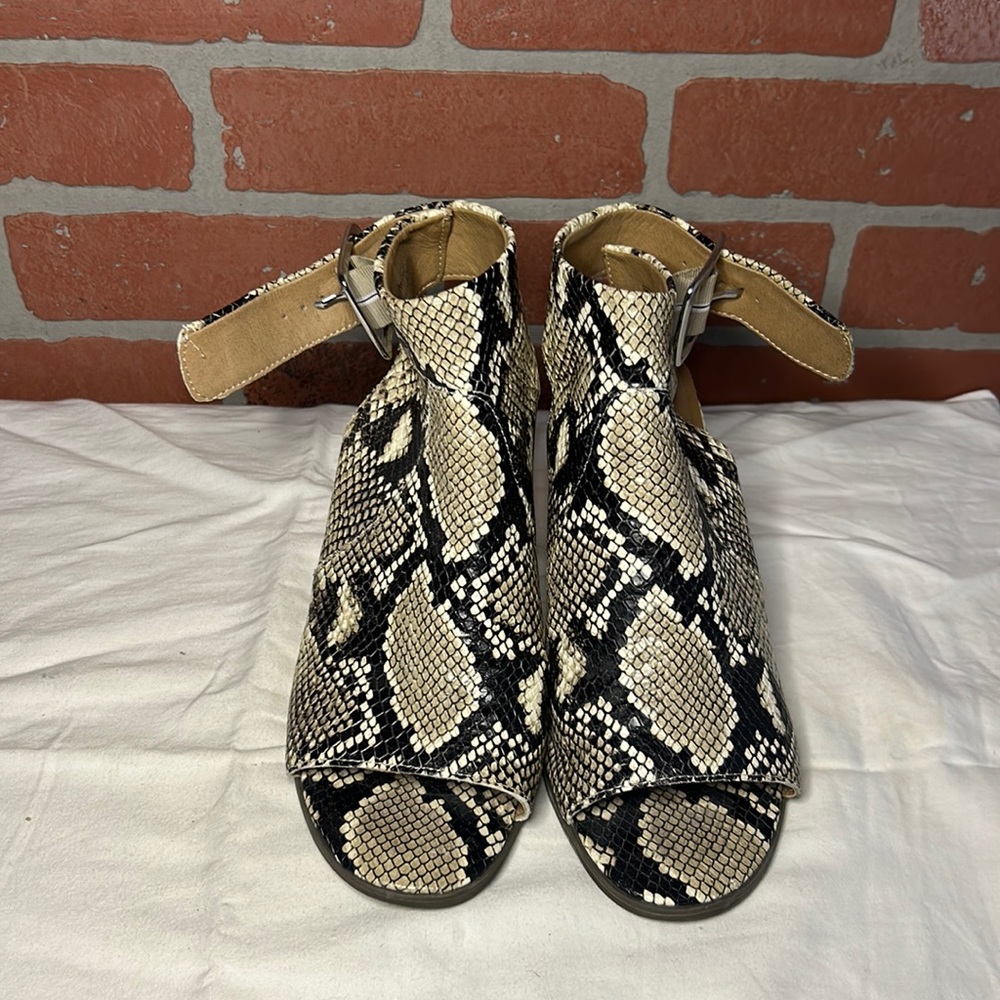 Vionic Snake Heeled Sandal